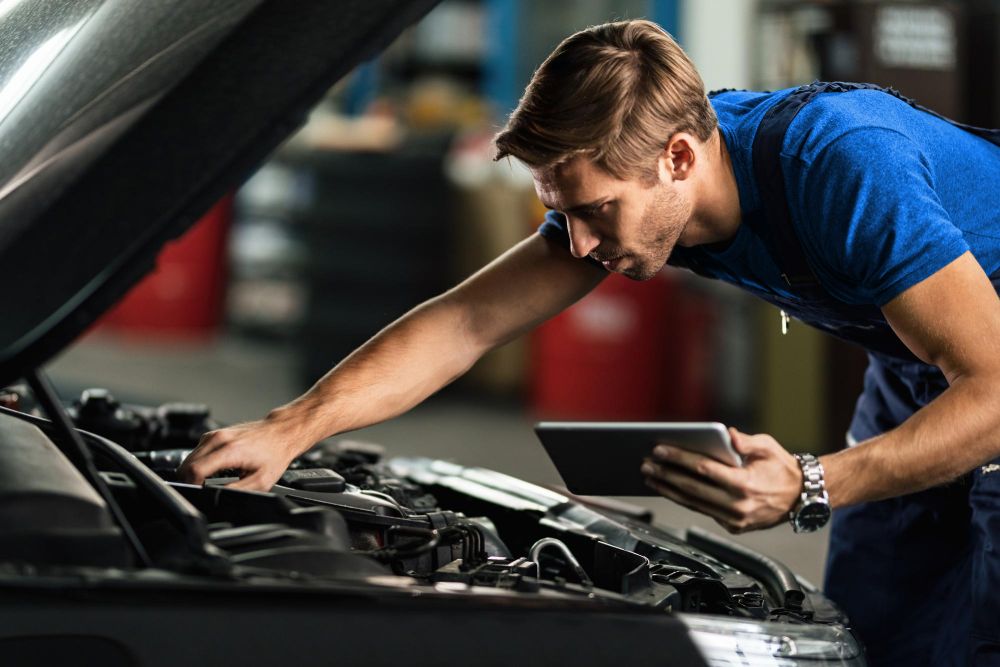 Mechanic using workshop management software